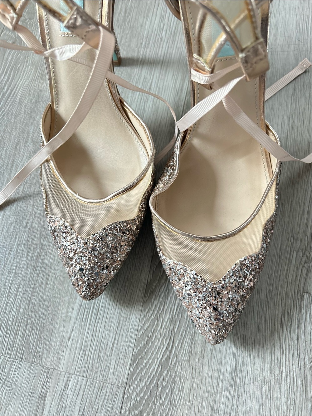 Betsey Johnson Rose Gold Pump Size 8.5 - Picture 3 of 7